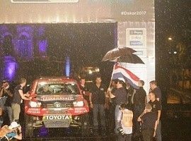 Horacio Cartes y Evo Morales presiden arranque del Dakar más duro