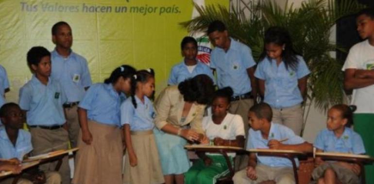 Butacas para estudiantes zurdos en República Dominicana