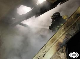 Sofocado incendio en una casa rural en Grandas de Salime