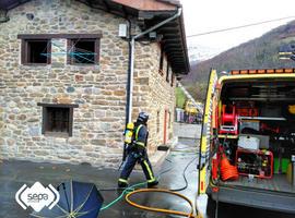 Incendio sin heridos en una vivienda de dos alturas en Lena