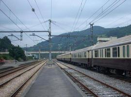Zapico (IU) denuncia nuevas cancelaciones de trenes de Feve y tilda de vergüenza la situación del servicio