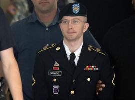 Obama indulta a Bradley Manning, acusado de filtrar correos a WiKiLeaks 