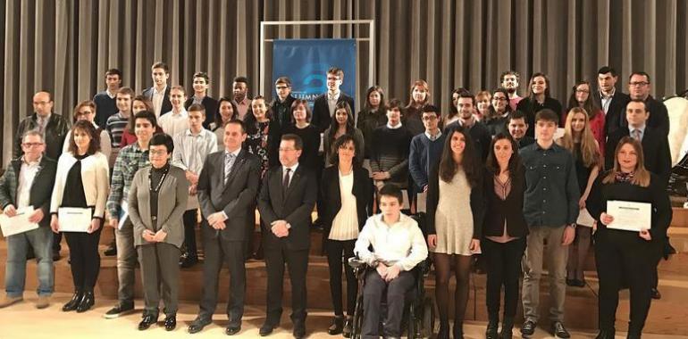Educación premia el esfuerzo y rendimiento de 42 estudiantes asturianos