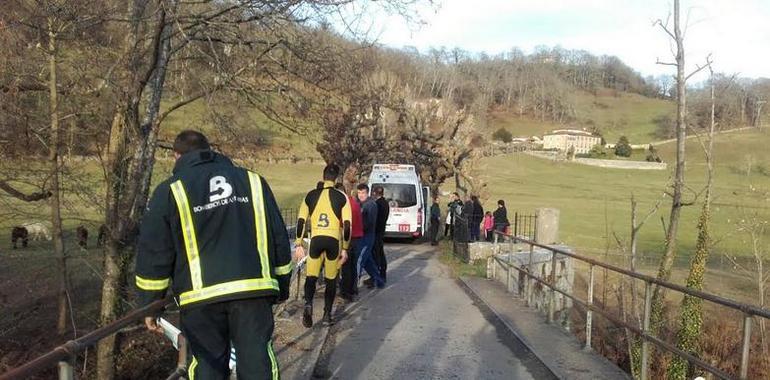 Dos heridos graves tras caer un dumper ocho metros en Sorribas