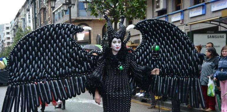 El Antroxu calienta motores en Oviedo con los concursos de disfraces y escaparates