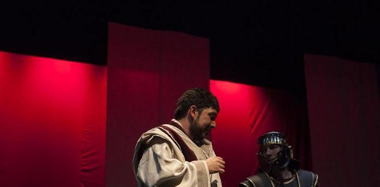 Yo, Claudio de Teatro Kumen en los encuentros de Teatro de Vegadeo