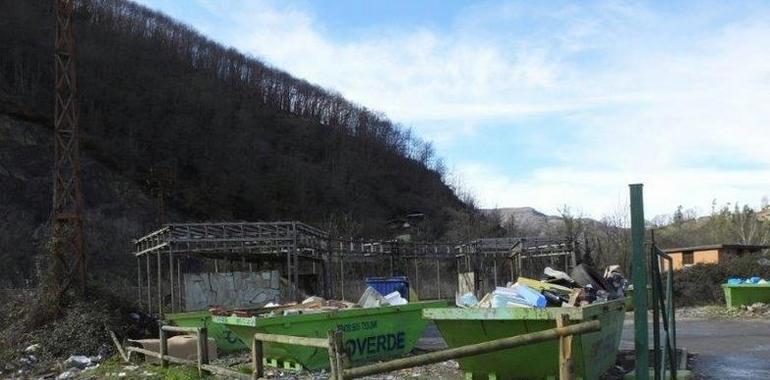 Denuncian el estado de abandono del Punto Limpio de Aller
