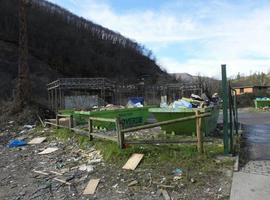 Denuncian el estado de abandono del Punto Limpio de Aller