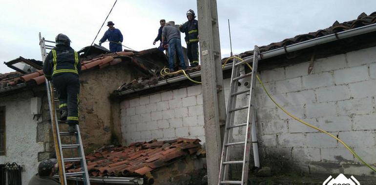 Calcinada una vivienda de dos plantas en Aller