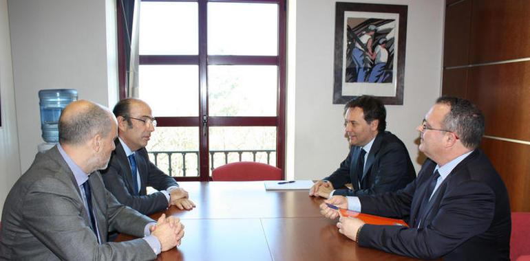 El gobierno asturiano destaca ante Enagás el potencial de la regasificadora de El Musel