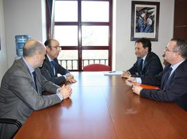 El gobierno asturiano destaca ante Enagás el potencial de la regasificadora de El Musel