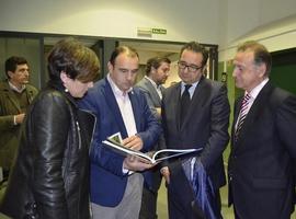 Más de un centenar de personas asiste a la puesta de largo del libro tourist Asturias