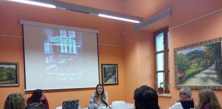 Docentes y padres comparten en Campumanes la innovación en la escuela rural