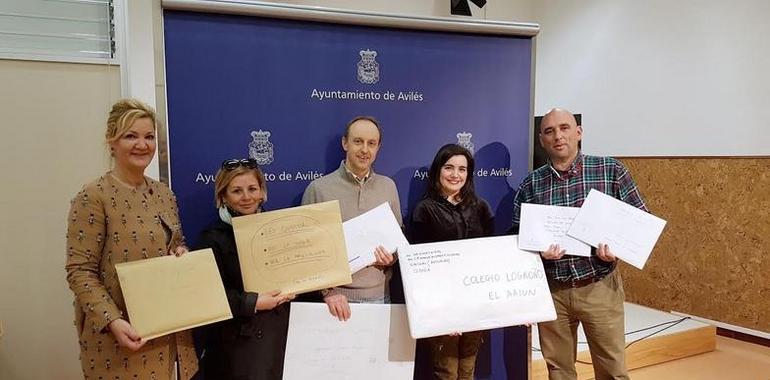 Mensajes solidarios de escolares de Avilés a niños saharuis