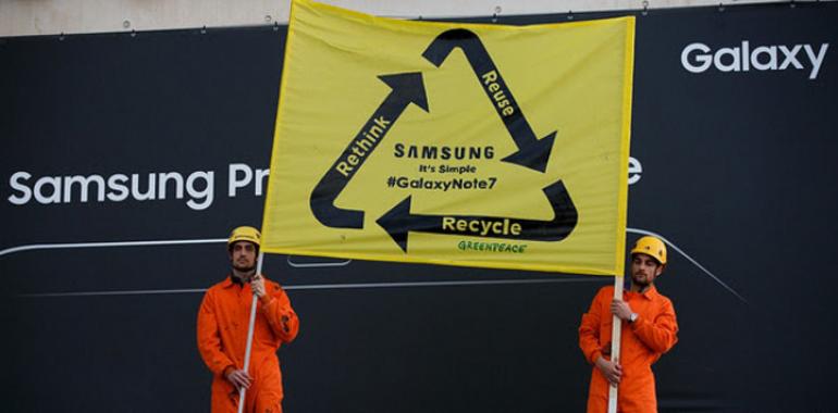 Greenpeace se cuela en la presentación mundial de Samsung para pedir que recicle los Galaxy defectuosos