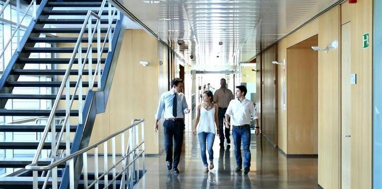 La empresa Indra prevé incorporar a 1.500 universitarios en 2017