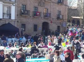 Avilés se prepara para la XXV Comida en la Calle