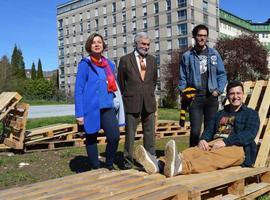 El parque del Truébano expone obras de alumnos de la Escuela de Arte de Oviedo