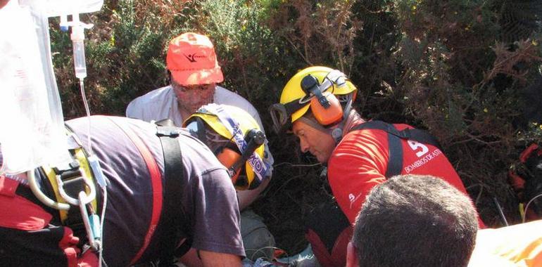 Un cazador resulta herido de bala en una rodilla en Eiros, Tineo