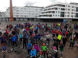 Gijón: La I Bicicletada Medioambiental congrega a 300 participantes