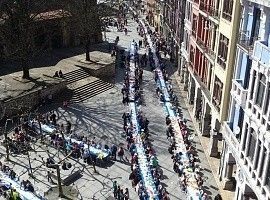 La Comida en la Calle de Avilés epata al mundo con 11.836 comensales