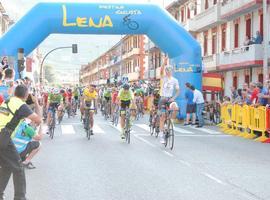 Marc Brustenga gana al sprint en Figaredo