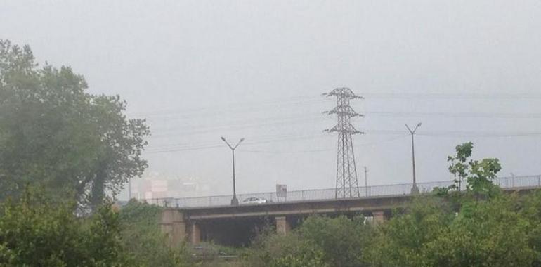 Medio Ambiente investiga una nube contaminante de Arcelor en Avilés 