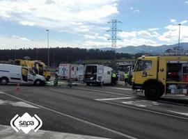 Tres heridos en un choque múltiple en el cruce del Hospital de Jarrio