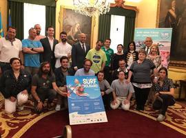 Gijón arropa con olas y arenales al Surf Solidario