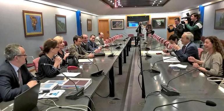 Acuerdo para reducir un 79% las emisiones industriales de benceno en Trubia    