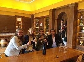 El interés de EEUU por la sidra asturiana brinda a pie de Ría