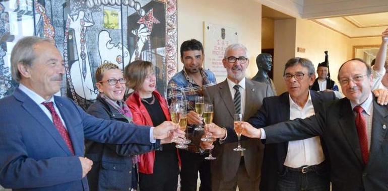 Brindis municipal con los invitados catalanes al Defile de la Ascensión