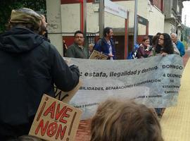 Manifestación en Lena a favor del ferrocarril convencional 