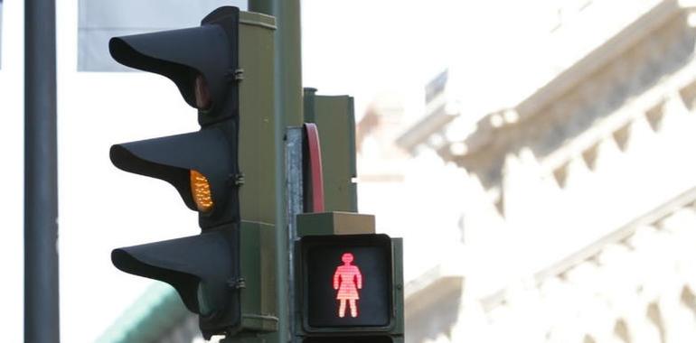 Los semáforos de Madrid lucen inclusivos, igualitarios y paritarios