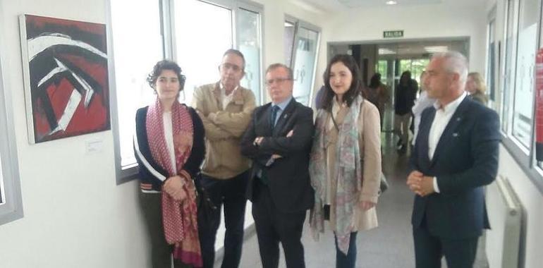 Terapia pictórica de Nigro en el Hospital Valle del Nalón