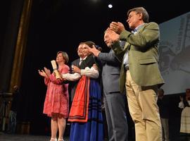 Medalla de Plata de Oviedo para el Concurso y Muestra de Folclore "Ciudad de Oviedo"