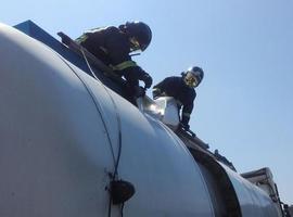 Emergencias evita un derrame de betún caliente en Tapia