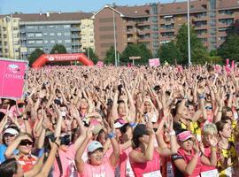 Ocho mil solidarias corren en la Marea Rosa de Gijón
