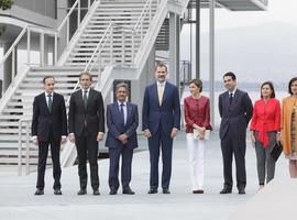 Don Felipe preside la apertura del Centro Botín y recuerda a su promotor