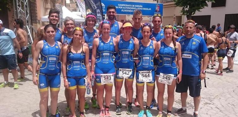 Selecciones asturianas femeninas de triatlon cerca del top 10 en Almansa