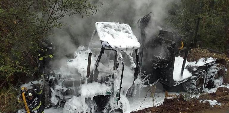 Incendio destruye maquinaria agrícola en Castropol