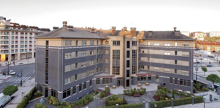 Más de cien mayores de Asturias reciben recomendaciones para estar bien hidratados en verano