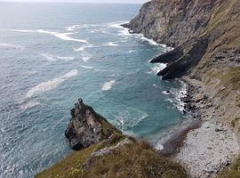 Ecologistas de Avilés denuncian nuevas manchas en la costa de Gozón