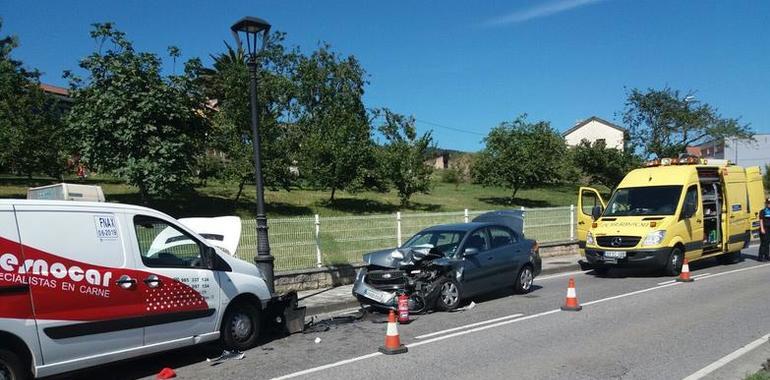 Accidente de tráfico con heridos en San Cucao, Llanera