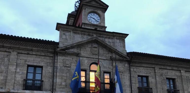 Concentración en Avilés para condenar el atentado de Barcelona
