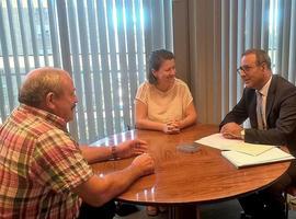El consejero anuncia la reparación viaria entre San Antolín de Ibias y Degaña 