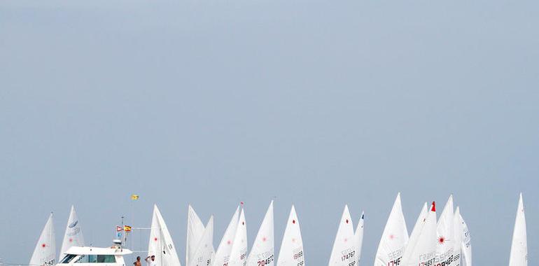 Un centenar de regatistas se darán cita en el VI Trofeo Villa de Gijón de Vela Ligera