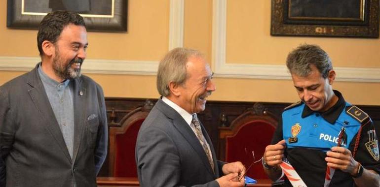 Recibimiento de campeones para el equipo de Duatlón de Bomberos y Policía de Oviedo