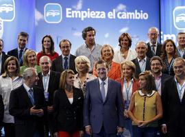 Mercedes Fernández, en la \foto de familia\ de los candidatos del PP a las generales