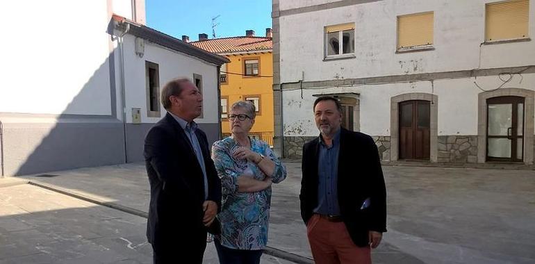 El Consistorio de Muros de Nalón 70 mil euros más joven